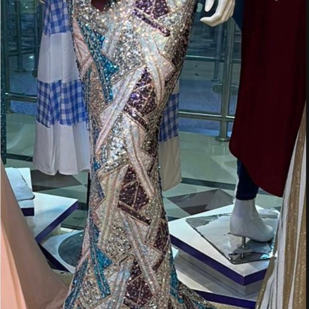 Dress - Picture 2 of 3